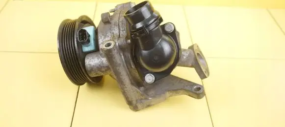 Opel Astra J Water pump 55490715 29SP41