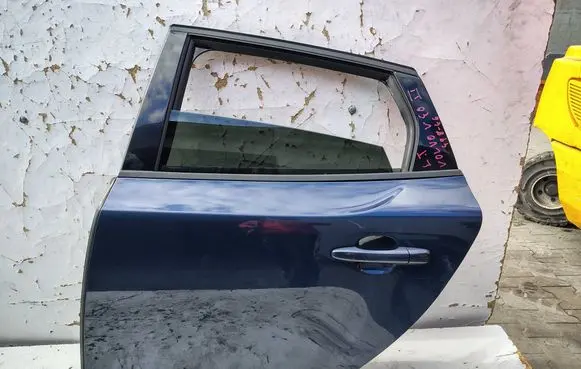 Volvo V40 Rear door 