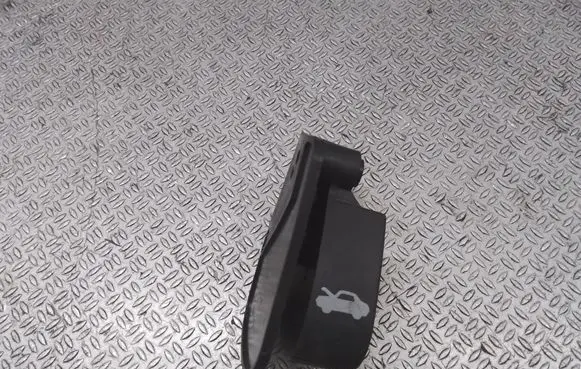 Cadillac CTS Engine bonnet (hood) release handle