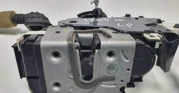 Mercedes-Benz GLK (X204) Front door lock A0997200135