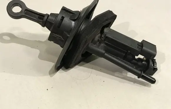 Volvo XC60 Clutch master cylinder B3917A542AA 150327 150327132154