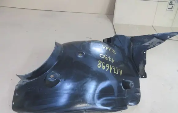 Front wheel arch liner splash guards