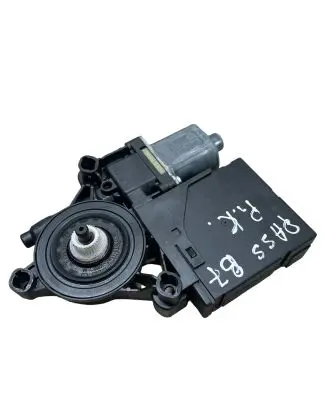 Volkswagen PASSAT B7 Front door window regulator motor 0130822451