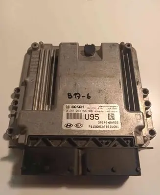 KIA Ceed Engine control unit/module 0281033002 391402A925 EDC17C57