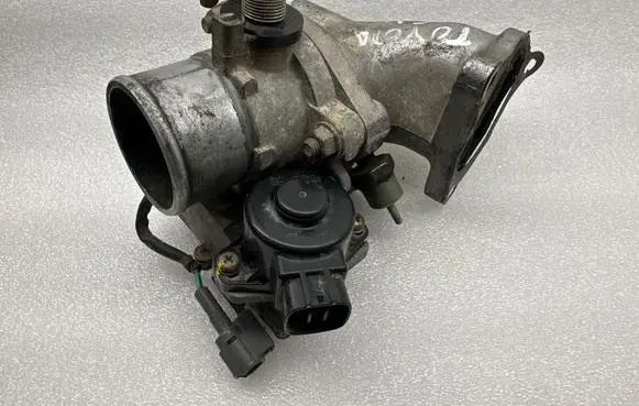 Toyota Corolla Verso E121 Throttle valve 8967221020