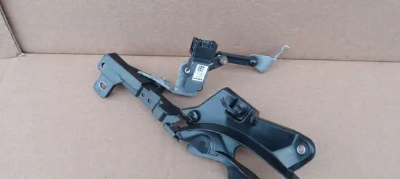 Volvo XC90 Rear air suspension level height sensor 32246987