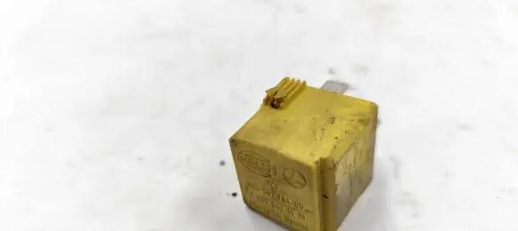 Mercedes-Benz C W203 Other relay A0025421419 4RD00779400