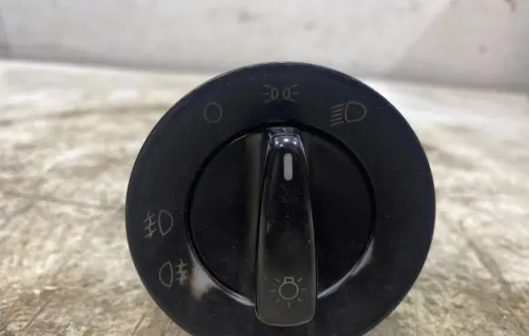 Volkswagen Sharan Light switch 04052031 K05918 600F