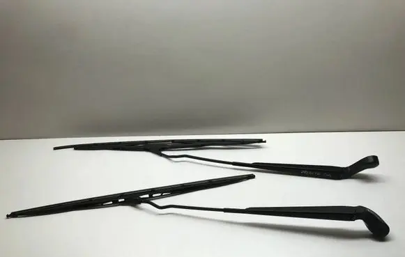 Chrysler Grand Voyager IV Windshield/front glass wiper blade 04717365B 04717364B