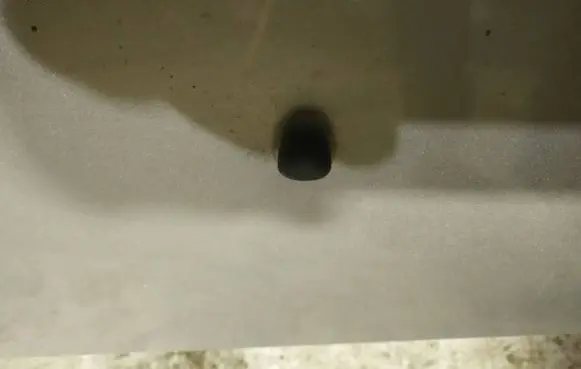Windshield washer spray nozzle