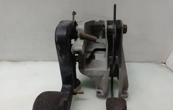 Volkswagen II LT Pedal assembly A6382900316