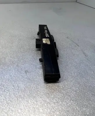 Opel Zafira B Hazard light switch 13100105