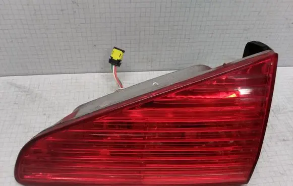 Peugeot 607 Tailgate rear/tail lights