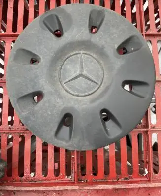 Mercedes-Benz Vito Viano W639 Original wheel cap A6394010825
