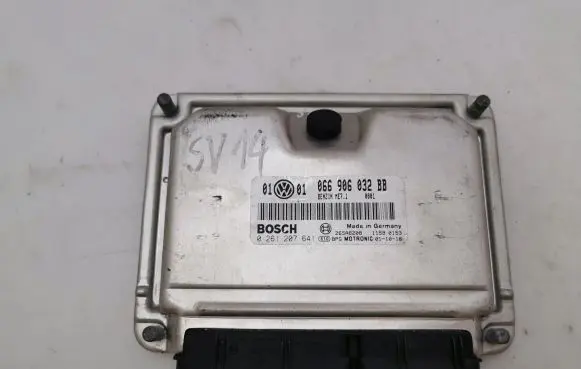 Volkswagen PASSAT B5 Engine control unit/module 066906032BB 0261207641