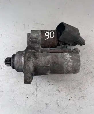 Volkswagen PASSAT B5.5 Starter motor 059911023N
