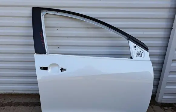 Toyota Yaris XP210 Front door 