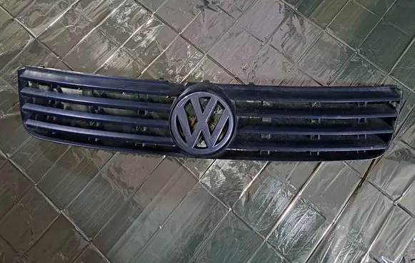 Volkswagen PASSAT B5 Front grill 3B0853653C