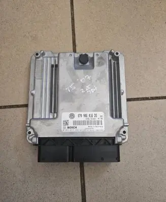 Volkswagen Transporter - Caravelle T5 Engine control unit/module 070906016DS 1039S23744 0281014252