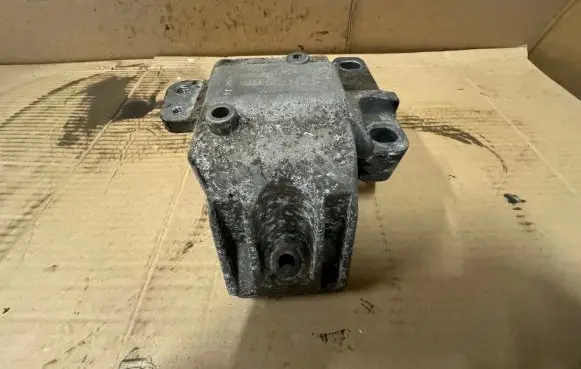 Seat Toledo I (1L) Engine mount bracket 110199262