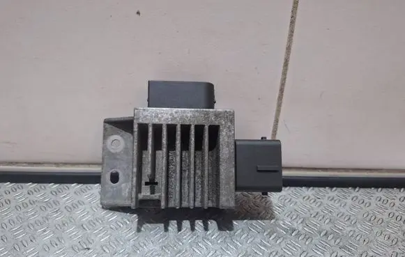 Renault Master III Glow plug pre-heat relay 271203982R