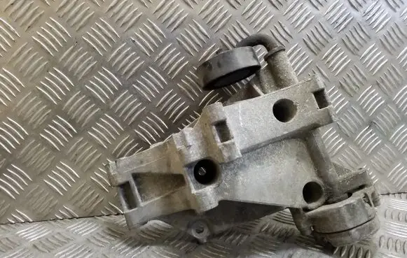 Volkswagen PASSAT B4 Generator/alternator bracket 037903143G