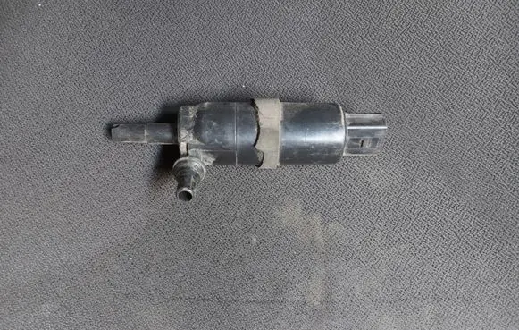 Volkswagen PASSAT B7 Headlight washer pump 6R0955681 3308603
