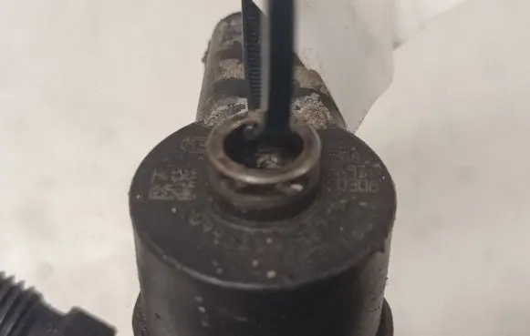 Opel Insignia A Fuel injector 0445110327