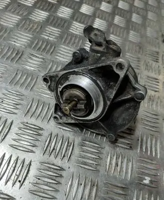 Audi 80 90 S2 B4 Vacuum pump 057145100C 72260806C 03T122051