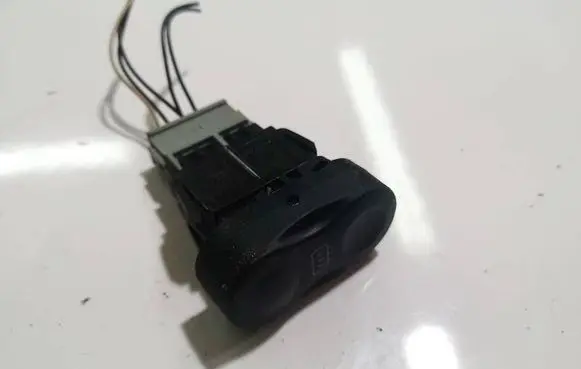 Dacia Sandero Windscreen/window heater switch 