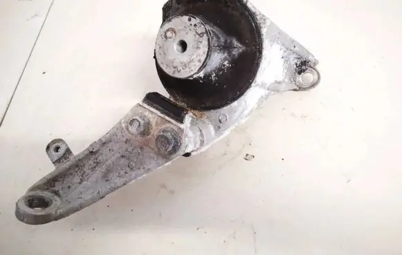 Honda Civic IX Engine mount bracket