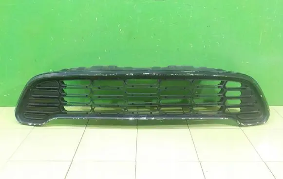 Mini Cooper Countryman R60 Front bumper upper radiator grill 9803636