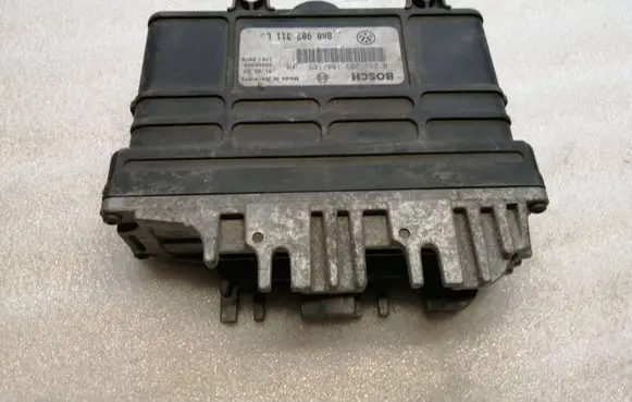 Volkswagen PASSAT B4 Engine control unit/module 8A0907311L 0261203188 26SA2902
