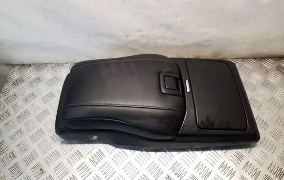 Lexus RX 450H Rear seat armrest 