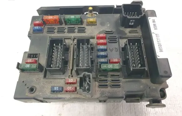 Peugeot 307 Fuse module 9650663980 32277454