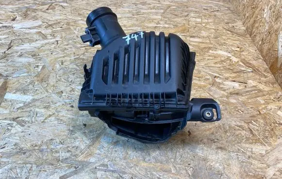 BMW 2 F45 Air filter box 8655834