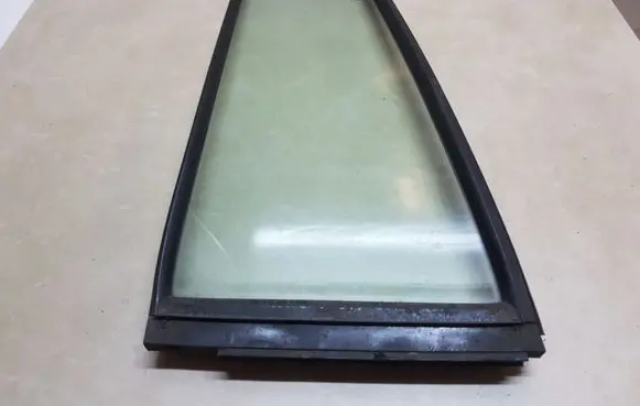 Mitsubishi Pajero Sport I Rear vent window glass 
