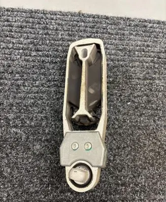 Engine mount bracket