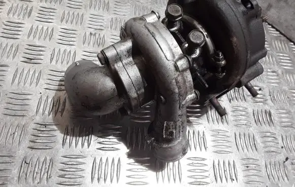 Toyota Avensis T250 Turbo 06041400037 172010R020