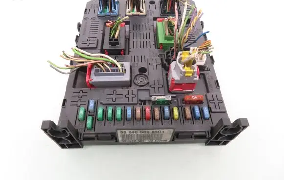 Peugeot Partner Central body control module 966405898001