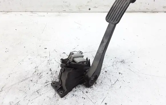Volvo XC90 Accelerator throttle pedal 30683520