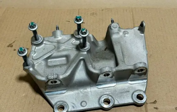 Mercedes-Benz B W246 W242 Engine mounting bracket 102393198C 15763
