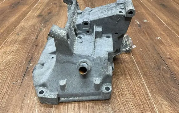 Mercedes-Benz SL R129 A/C compressor mount bracket A1042360030 1042360030