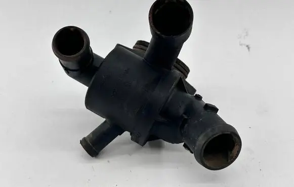 Skoda Superb B6 (3T) Thermostat/thermostat housing V7548004