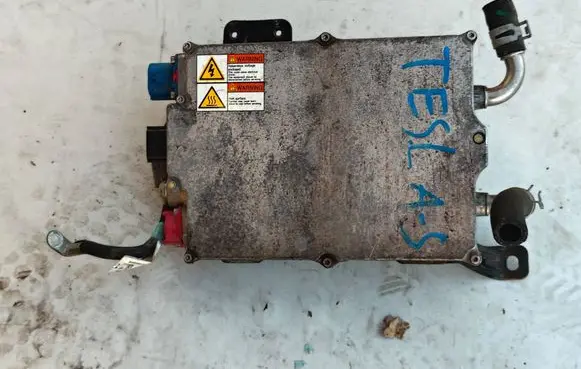 Tesla Model S Voltage converter inverter 1028665-00-C