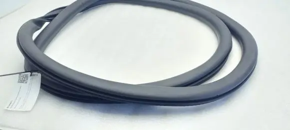 Citroen C4 III e-C4 Front door rubber seal 983333180