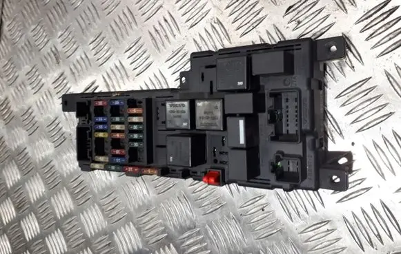 Volvo S60 Fuse module 8678449 518787205