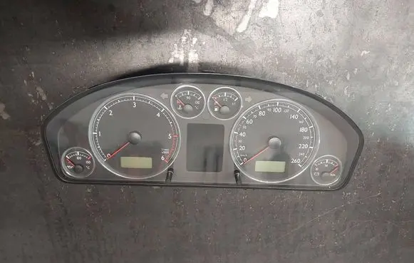 Volkswagen Sharan Speedometer (instrument cluster) 7M3920840N YM2110849ADD