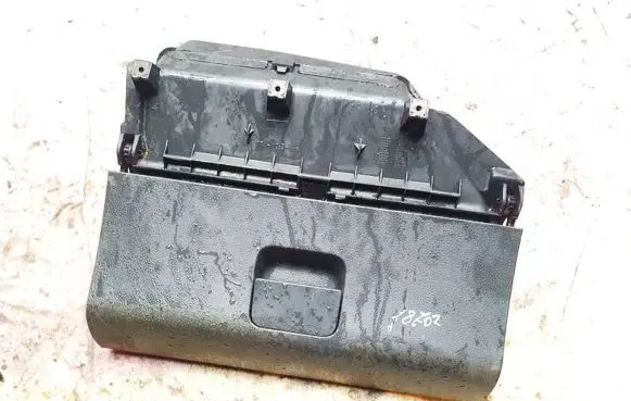 Volkswagen Polo IV 9N3 Glove box 6q1857121