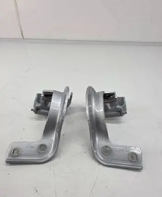Audi Q5 SQ5 Tailgate/trunk/boot hinge 8R0827300A 8R0827299A